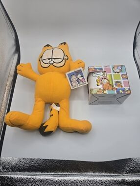 Garfield Ceramic Mug & Plush
